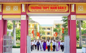 Mưa lũ ở biên giới Nghệ An, ô tô mắc kẹt, nhà dân di dời - Ảnh 9.