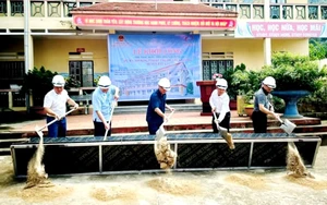 Lào Cai khởi công 3 công trình, bắn pháo hoa chào mừng Cách mạng tháng Tám và Quốc khánh 2-9 - Ảnh 7.