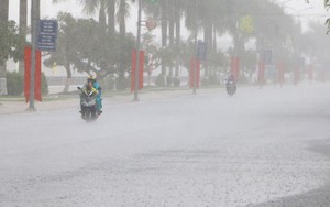 Thời tiết nguy hiểm trên biển, dự báo sóng mạnh, mưa dông - Ảnh 2.