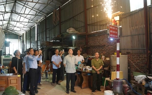 Đoàn công tác Giải thưởng Nhân tài Đất Việt 2025 khảo sát công trình máy tinh lọc mật ong tại Thanh Hóa - Ảnh 11.