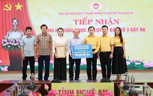 Diễn đàn kết nối, tiêu thụ nông sản Bắc Trung Bộ trao 25 tấn gạo đến người dân vùng lũ Nghệ An - Ảnh 6.