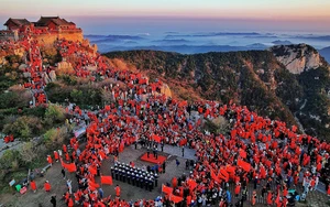 Du lịch "săn" hoa m&ugrave;a xu&acirc;n g&oacute;p phần b&ugrave;ng nổ kinh tế Trung Quốc - Ảnh 9.