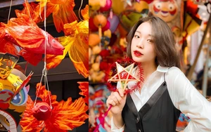 Tò he, đèn ông sao, mặt nạ bồi thành “hàng hot” Trung thu 2025 - Ảnh 2.