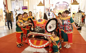 Tết Trung thu sớm ấm &aacute;p đến với trẻ em v&ugrave;ng cao bi&ecirc;n giới L&agrave;o Cai - Ảnh 10.
