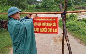 Huế: 1 Trường Tiểu học bị bão "xóa sổ" nhà vòm hoạt động ngoài trời- Ảnh 3.