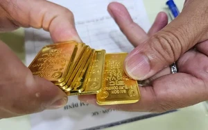 Giá vàng ngày 7/9 tiếp tục lập đỉnh, dự báo xu hướng tuần mới- Ảnh 2.
