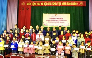 Hội Khuyến học tỉnh Bắc Ninh trao 100 suất học bổng Đinh Thiện L&yacute;, tiếp sức thế hệ trẻ đến trường - Ảnh 7.