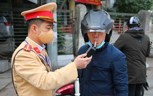 Đi xe đạp cũng kh&ocirc;ng ngoại lệ: Vi phạm nồng độ cồn vẫn bị "thổi" - Ảnh 5.
