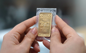 Gi&aacute; v&agrave;ng giảm hơn 550 USD/ounce trong một ng&agrave;y, thị trường rung lắc dữ dội- Ảnh 2.