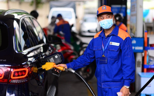 Gi&aacute; xăng dầu đồng loạt giảm từ 15 giờ ng&agrave;y 22/10- Ảnh 2.