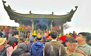 Tr&ecirc;n 1,1 triệu lượt du kh&aacute;ch đến Quảng Ninh trong 8 ng&agrave;y nghỉ Tết - Ảnh 4.