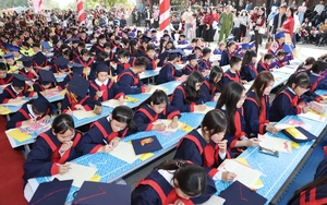 Đồng b&agrave;o Gi&aacute;y ở Cốc San tưng bừng hội xuống đồng đầu năm mới - Ảnh 26.