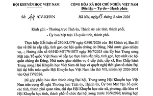 Hội Khuyến học tỉnh C&agrave; Mau trao tặng 135 suất học bổng Đinh Thiện L&yacute; tiếp sức học sinh vượt kh&oacute; - Ảnh 4.
