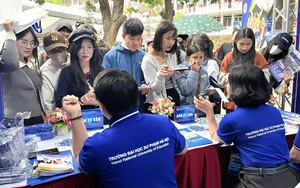 Thời đại AI: Khi tấm bằng kh&ocirc;ng c&ograve;n đủ, lợi thế cạnh tranh của người trẻ nằm ở đ&acirc;u? - Ảnh 1.