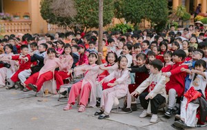 Vụ "học sinh liếm đất": Sở Gi&aacute;o dục v&agrave; Đ&agrave;o tạo Ph&uacute; Thọ y&ecirc;u cầu xử l&yacute; nghi&ecirc;m vi phạm, kh&ocirc;ng bao che - Ảnh 2.