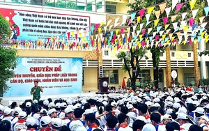 Khi bạo lực học đường được h&oacute;a giải bằng giai điệu Quốc ca - Ảnh 2.