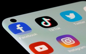 D&ugrave;ng mạng x&atilde; hội c&oacute; thể bị phạt nặng với tin giả, tin "fake" - Ảnh 1.