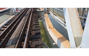 Đường sắt Bắc &ndash; Nam hoạt động lại sau sự cố s&agrave; lan đ&acirc;m cầu - Ảnh 1.