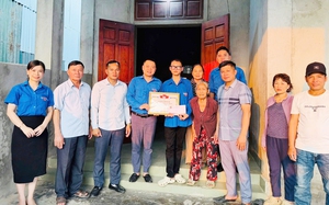 Chủ tịch tỉnh Nghệ An tặng bằng khen cho học sinh dũng cảm cứu 2 người đuối nước - Ảnh 4.