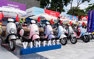 Người d&acirc;n chốt đơn liền tay xe m&aacute;y điện VinFast tại sự kiện &ldquo;Đổi xăng lấy điện&rdquo; - Ảnh 7.