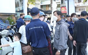 Học sinh H&agrave; Nội th&iacute;ch th&uacute; l&aacute;i thử xe m&aacute;y điện VinFast, g&oacute;p phần lan tỏa lối sống xanh - Ảnh 4.