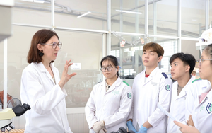 Khai mạc Triển l&atilde;m ảnh &ldquo;Việt Nam - Một dải non s&ocirc;ng&rdquo; v&agrave; &ldquo;Th&agrave;nh phố Hồ Ch&iacute; Minh vang m&atilde;i kh&uacute;c khải ho&agrave;n&rdquo; - Ảnh 8.