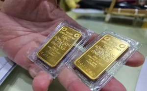 Gi&aacute; v&agrave;ng bạc quay đầu giảm mạnh sau một phi&ecirc;n tăng sốc - Ảnh 2.