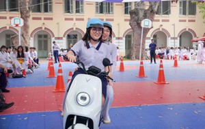 Học sinh Bắc Ninh th&iacute;ch th&uacute; &ldquo;thử tận tay&rdquo; d&agrave;n xe điện VinFast tại &ldquo;Phủ xanh trường học 2026&rdquo; - Ảnh 6.