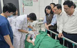C&ocirc; lao c&ocirc;ng chơi đ&agrave;n piano &ldquo;đốn tim&rdquo; học sinh - Ảnh 3.