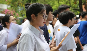 Sĩ tử viết k&iacute;n đề thi Ngữ văn bằng những d&ograve;ng chữ cầu nguyện g&acirc;y sốt mạng x&atilde; hội - Ảnh 5.