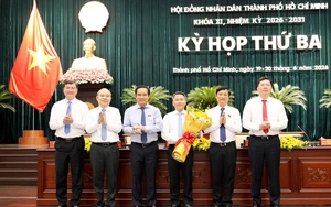 UBND Th&agrave;nh phố Hồ Ch&iacute; Minh trao c&aacute;c quyết định bổ nhiệm Gi&aacute;m đốc sở v&agrave; c&aacute;n bộ - Ảnh 6.