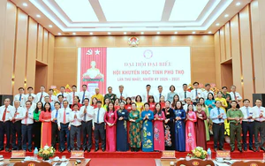 Trao 82 suất học bổng khuyến học "Tiếp sức cho em đến trường" tại Ph&uacute; Thọ - Ảnh 4.
