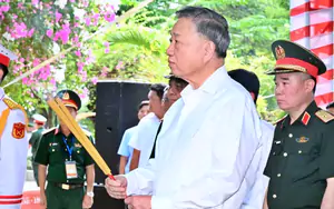 GS.TS Nguyễn Thị Doan d&acirc;ng hương tưởng niệm c&aacute;c Anh h&ugrave;ng liệt sĩ tại C&ocirc;ng vi&ecirc;n L&ecirc; Thị Ri&ecirc;ng - Ảnh 7.