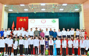 Tiếp th&ecirc;m động lực tr&ecirc;n h&agrave;nh tr&igrave;nh "Học kh&ocirc;ng bao giờ c&ugrave;ng" tại x&atilde; T&acirc;n Hưng - Ảnh 1.
