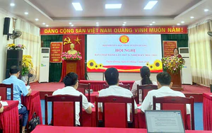 Hội Khuyến học Tuy&ecirc;n Quang th&aacute;o gỡ kh&oacute; khăn tổ chức Hội cơ sở, trao học bổng "Học kh&ocirc;ng bao giờ c&ugrave;ng" - Ảnh 7.