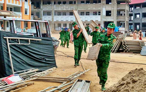 Những người l&iacute;nh qu&acirc;n h&agrave;m xanh tr&ecirc;n c&ocirc;ng trường x&acirc;y dựng 4 trường nội tr&uacute; bi&ecirc;n giới ở L&agrave;o Cai - Ảnh 14.