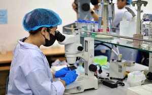 Trao 1,735 tỷ đồng học bổng cho học vi&ecirc;n Đại học Quốc gia Th&agrave;nh phố Hồ Ch&iacute; Minh lĩnh vực b&aacute;n dẫn, vi mạch - Ảnh 7.