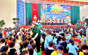 Ấm &aacute;p "Đ&ecirc;m hội trăng rằm" ở bi&ecirc;n giới Bản Lầu - Ảnh 19.