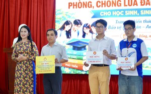 Hội Khuyến học L&acirc;m Đồng phối hợp trao 245 suất học bổng, tuy&ecirc;n truyền an ninh mạng cho sinh vi&ecirc;n Trường Đại học Phan Thiết - Ảnh 5.