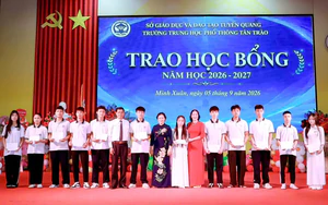 Hội Khuyến học c&aacute;c tỉnh, th&agrave;nh phố đồng loạt trao học bổng tiếp sức học sinh, sinh vi&ecirc;n dịp Khai giảng năm học mới 2026-2027 - Ảnh 6.