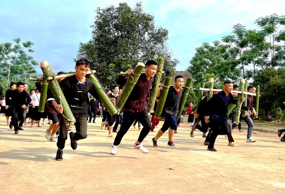 xem bong da truc tiep tren k+ khách về Nghĩa Đô đi cà kheo, chơi ném còn dịp nghỉ lễ 30/4 và 1/5 - Ảnh 3.