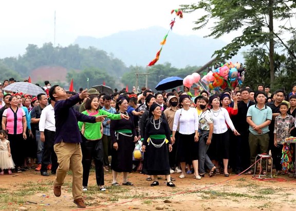 xem bong da truc tiep tren k+ khách về Nghĩa Đô đi cà kheo, chơi ném còn dịp nghỉ lễ 30/4 và 1/5 - Ảnh 7.