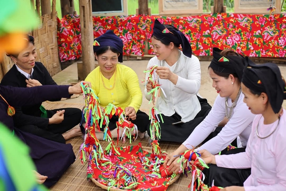 xem bong da truc tiep tren k+ khách về Nghĩa Đô đi cà kheo, chơi ném còn dịp nghỉ lễ 30/4 và 1/5 - Ảnh 8.