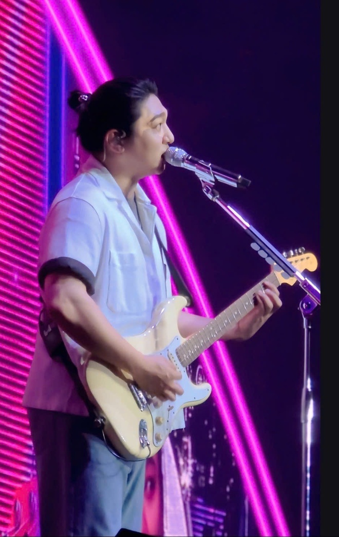 Mãn nhãn với buổi biểu diễn "The DECADE" của DAY6 tại Việt Nam- Ảnh 4. Mãn nhãn với buổi biểu diễn "The DECADE" của DAY6 tại Việt Nam- Ảnh 4.