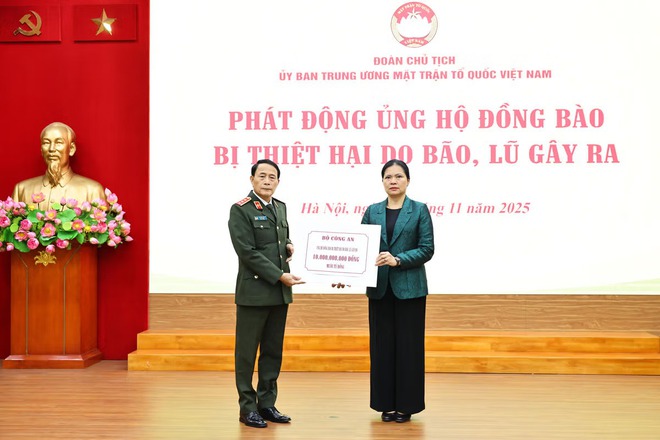 Đoàn Chủ tịch Uỷ ban Trung ương Mặt trận Tổ quốc phát động ủng hộ đồng bào khắc phục hậu quả mưa lũ - Ảnh 4.