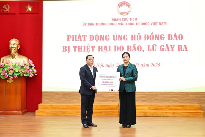 Đoàn Chủ tịch Uỷ ban Trung ương Mặt trận Tổ quốc phát động ủng hộ đồng bào khắc phục hậu quả mưa lũ - Ảnh 3.