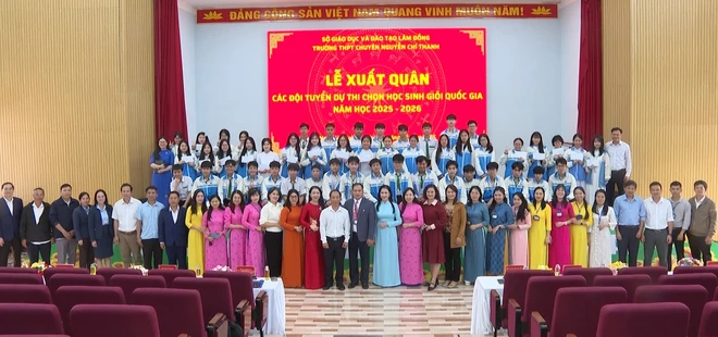 Hội Khuyến học L&acirc;m Đồng trao 59 suất học bổng khuyến t&agrave;i cho đội tuyển dự thi chọn học sinh giỏi quốc gia - Ảnh 4.