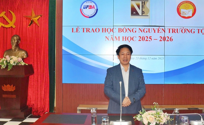 Quỹ Khuyến học Việt Nam c&ugrave;ng nh&agrave; t&agrave;i trợ trao học bổng Nguyễn Trường Tộ - Ảnh 10.