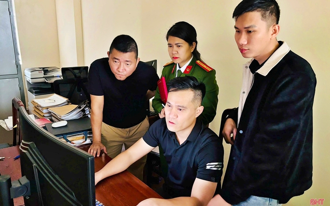 Đường dây lừa đảo công nghệ cao xuyên quốc gia bị triệt phá, 22 đối tượng bị bắt giữ - Ảnh 5.