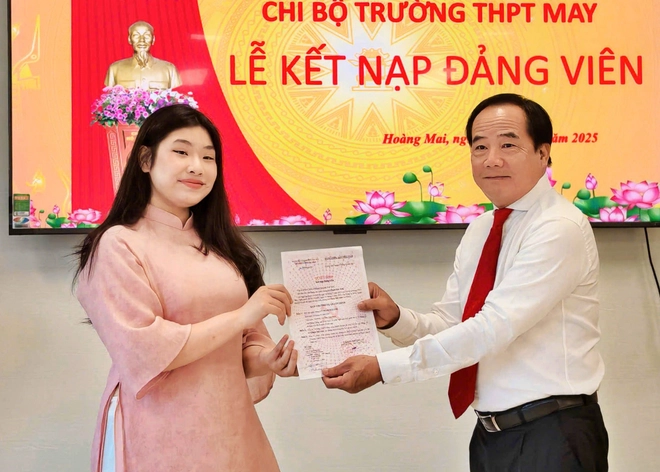 Trường Trung học phổ thông MAY kết nạp đảng viên mới - Ảnh 3.